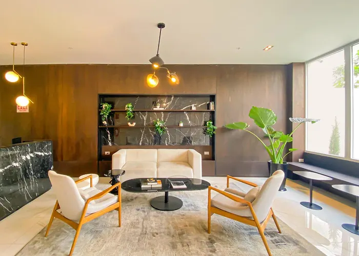 Designer Apt - Downtown Miraflores W/Parking!