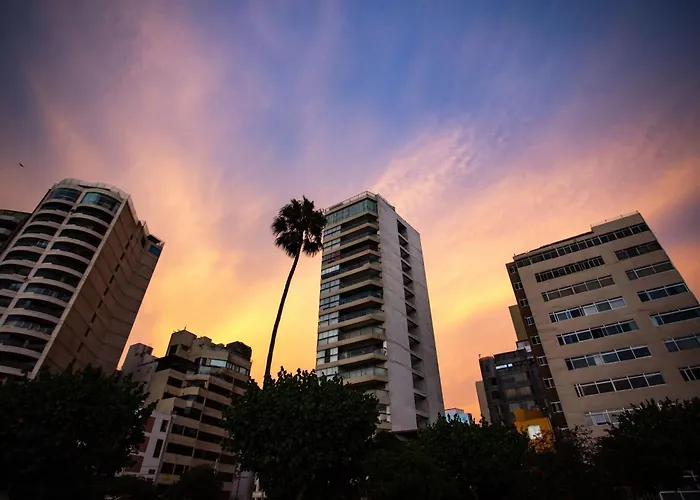 Designer Apt - Downtown Miraflores W/Parking!