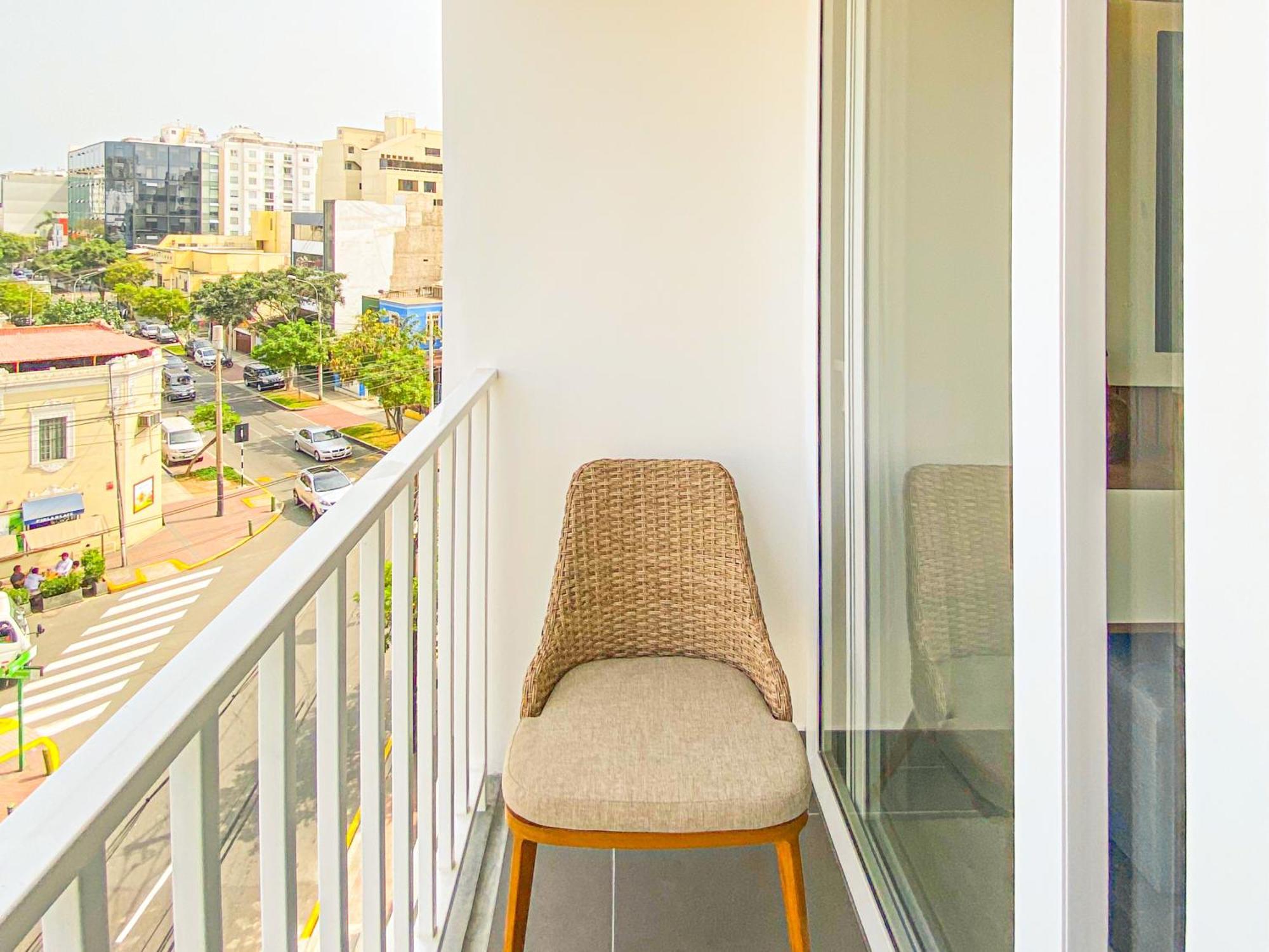 Apartamento Designer - Downtown Miraflores W/parking! Lima